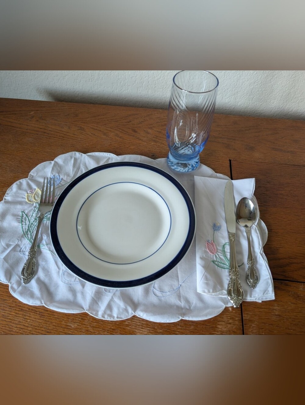 Four Matching Place Mats And Napkins In Beautiful Floral Spring Design